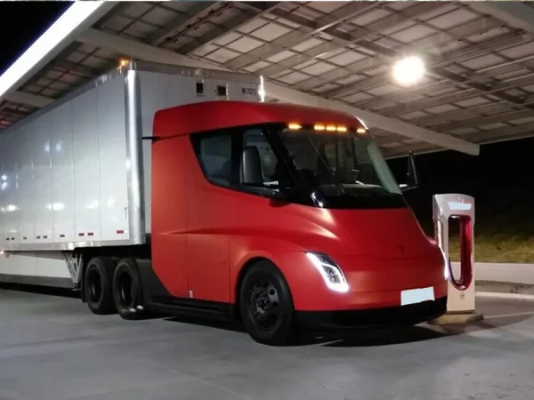 Senetle Elektrikli Tır Tesla Semi 2023 Model 6000 Km